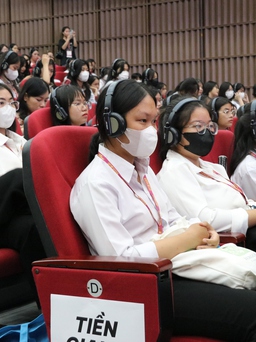 1.000 nữ sinh được truyền cảm hứng tự tin vào chính mình