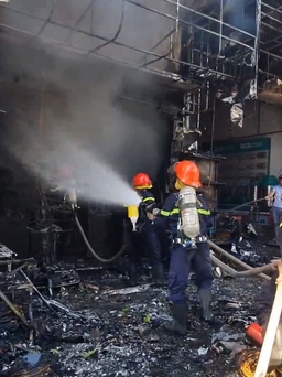 Đắk Lắk: Điều tra nguyên nhân cháy 3 căn nhà ở trung tâm TP.Buôn Ma Thuột
