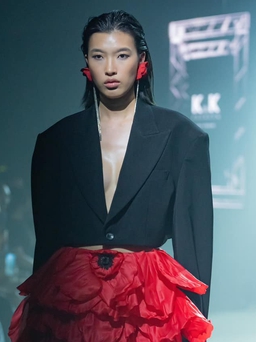 Dahan Phương Oanh, model Hàn Quốc diễn show thời trang tôn vinh giá trị Việt