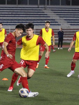 Đội tuyển Việt Nam thắp ngọn lửa chiến thắng tại Philippines