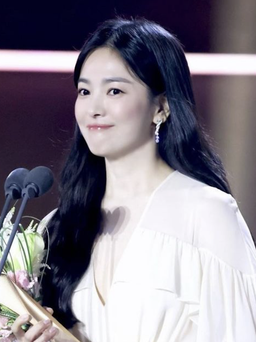 Song Hye Kyo cùng 'The Glory' trắng tay tại Oscar Hàn Quốc