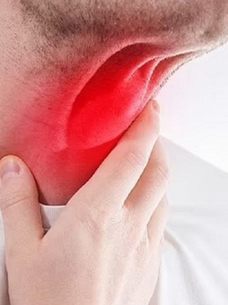 Điều gì xảy ra với cổ họng khi nuốt thức ăn quá nóng?