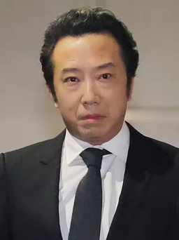 Nghệ sĩ Nhật Bản bị kết án vì kéo cha mẹ cùng tự tử