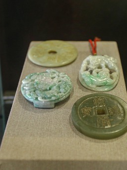 Hơn 70 món ngọc quý thời Nguyễn đang được trưng bày tại Huế