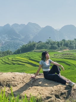 Hành trình xuyên Việt bằng xe máy truyền cảm hứng của cô gái 24 tuổi