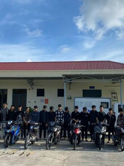 Quảng Ngãi: 35 thanh thiếu niên cầm hung khí chạy xe máy gây náo loạn
