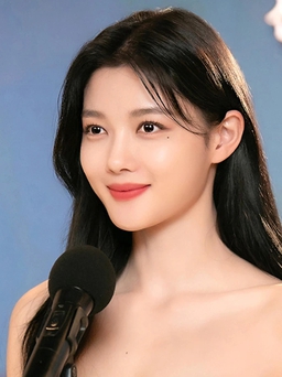 Sắc vóc quyến rũ của 'em gái quốc dân' Kim Yoo Jung ở tuổi 24