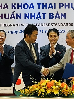 Giáo sư Nhật lưu ý về thói quen nhai cơm đút cho con ăn của người Việt