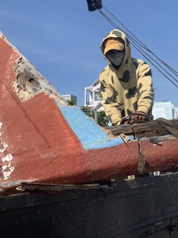 'Nghĩa địa tàu đắm' lớn nhất Quảng Ngãi được dọn dẹp