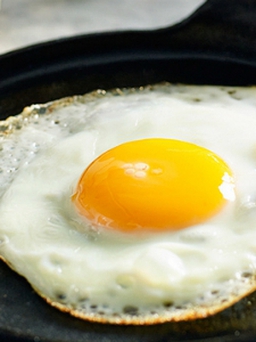Chuyên gia Viện dinh dưỡng 'giải oan' cho trứng gà