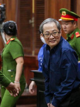 Người mẹ 76 tuổi xin được gặp bị cáo Nguyễn Minh Quân