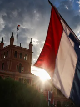 Quan chức Paraguay bị lừa ký thỏa thuận với quốc gia không có thật