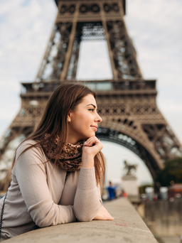Du lịch 'check-in' tháp Eiffel bạn cần biết