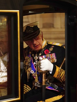 Tại sao phải bắt cóc một nghị sĩ khi Vua Charles III đến quốc hội Anh?