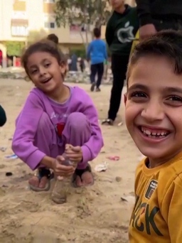 Trẻ em Gaza tìm tiếng cười trong hoang tàn xung đột