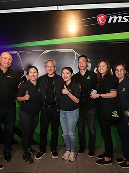 CEO Nvidia Jensen Huang tham dự sự kiện cho fan tại Việt Nam