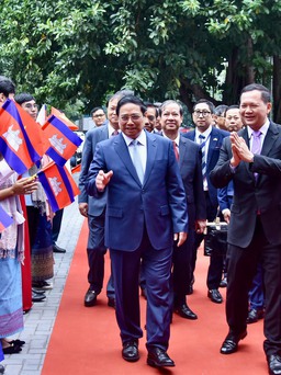 Thủ tướng Phạm Minh Chính và Thủ tướng Campuchia Hun Manet gặp gỡ sinh viên ngoại thương