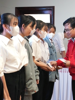Tân Hiệp Phát tiếp tục trao 150 phần học bổng tại Quảng Nam