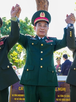 Bộ trưởng Quốc phòng 3 nước Việt Nam - Lào - Campuchia lần đầu tiên giao lưu ở biên giới