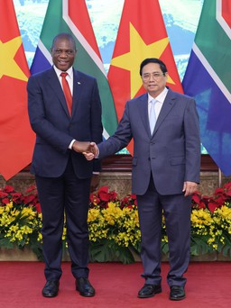 Thủ tướng Phạm Minh Chính tiếp Phó tổng thống Nam Phi Paul Mashatile