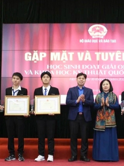 Bộ GD-ĐT tuyên dương học sinh đoạt giải các kỳ thi quốc tế