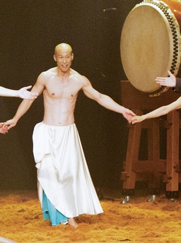 Bậc thầy trình diễn trống Nhật thăng hoa cùng các nghệ sĩ múa Việt Nam