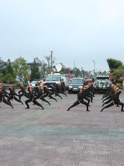 Lai Châu: Hơn 600 công an diễn võ thuật, diễu hành ra quân trấn áp tội phạm