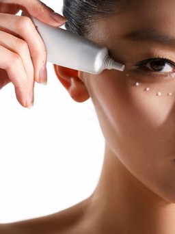 Cách dùng kem dưỡng mắt giúp chống lão hóa, ngừa nếp nhăn