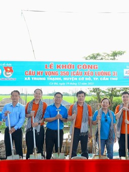 Tập đoàn FPT và Quỹ Hy Vọng khởi công cây cầu thứ 350 tại Cần Thơ