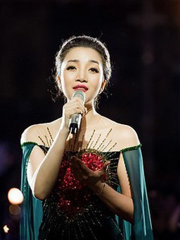 Phạm Thu Hà ra mắt 3 single mùa Giáng sinh