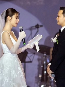 Diễm My 9X và chồng Việt kiều nghẹn ngào trong lễ cưới