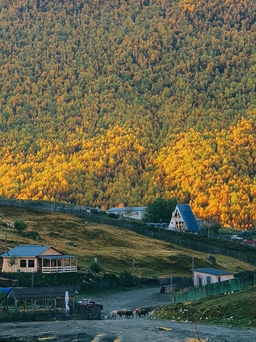Khám phá cảnh sắc giao mùa tuyệt mỹ trên dãy Kavkaz