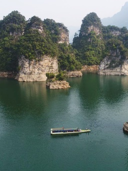 Du lịch Tuyên Quang: Đi thuyền ngắm cảnh ở Na Hang, ngắm thác Bản Ba hùng vĩ