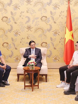 Thủ tướng gặp 5 sinh viên Việt chế tạo bê tông xanh đạt giải tại COP28