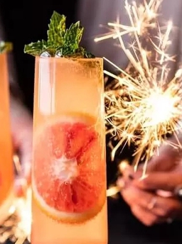 Tăng cảm xúc với ly cocktail sắc màu tận hưởng khoảnh khắc đặc biệt của năm