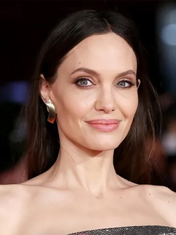 Angelina Jolie 'chưa hề nghĩ sẽ trở thành ngôi sao điện ảnh'