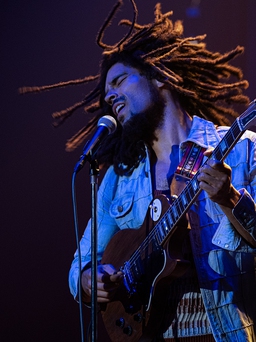 ‘Bob Marley: One Love’ hé lộ cuộc ám sát biểu tượng âm nhạc Jamaica Bob Marley