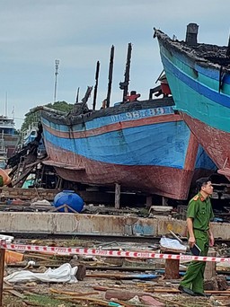 Bộ Công an khám nghiệm hiện trường vụ cháy 11 tàu cá ở Bình Thuận