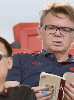 HLV Philippe Troussier và lời cảnh báo cho các ngôi sao đội tuyển Việt Nam