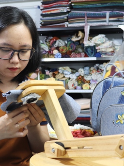 Cách làm vải jean cũ thành túi xách thời trang sành điệu của cô gái 9X