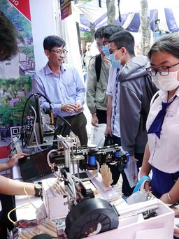 Tư vấn mùa thi: Đến gian hàng  để được truyền cảm hứng học ĐH