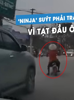 ‘Ninja’ xe đạp điện suýt chết vì tạt đầu ô tô: Dân mạng phẫn nộ