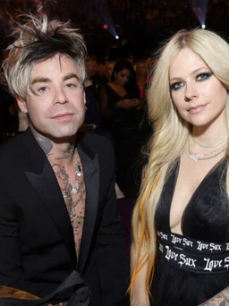 Avril Lavigne hủy hôn sau 10 tháng đính ước