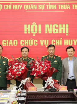 Thừa Thiên - Huế: Bàn giao chức vụ Chỉ huy trưởng Bộ CHQS cho thượng tá Phan Thắng
