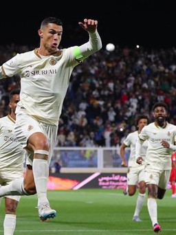 Cristiano Ronaldo ghi hat-trick, Messi sắp đoạt giải The Best của FIFA