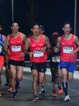 Chạy marathon lúc 0 giờ giữa lòng TP.HCM