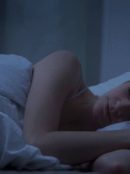 Ngày mới với tin tức sức khỏe: Ngủ tắt đèn giúp cải thiện tuổi thọ