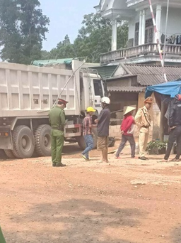 Thừa Thiên - Huế: Xe tải va chạm xe máy, nữ sinh viên tử vong thương tâm