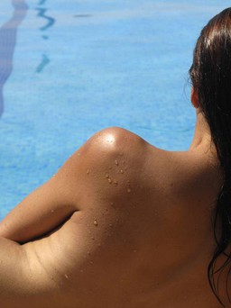 Những thành phố nào trên thế giới cho phụ nữ để ngực trần ở hồ bơi công cộng?