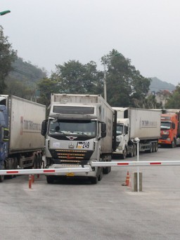 Lái xe chở hàng xuất khẩu từ cửa khẩu Tân Thanh được đi thẳng sang Pò Chài